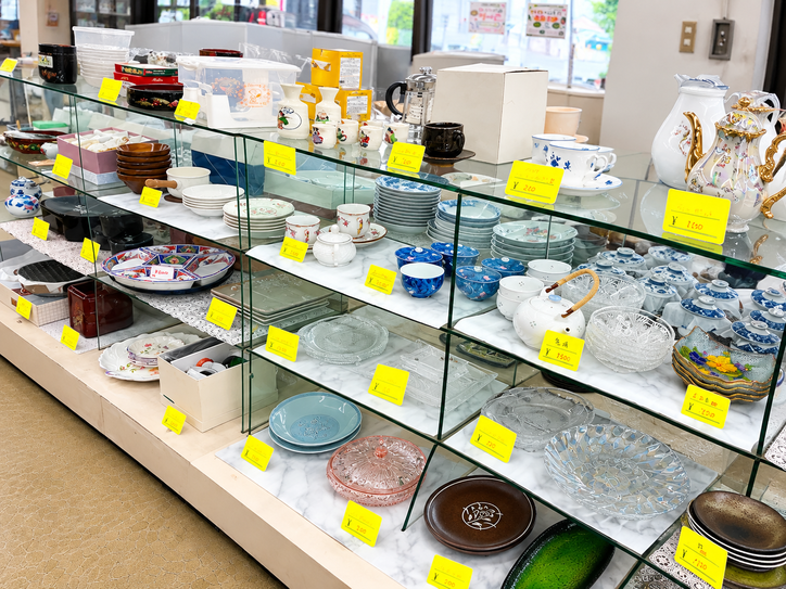 Sisuのリサイクルショップでの接客や店内の様子
